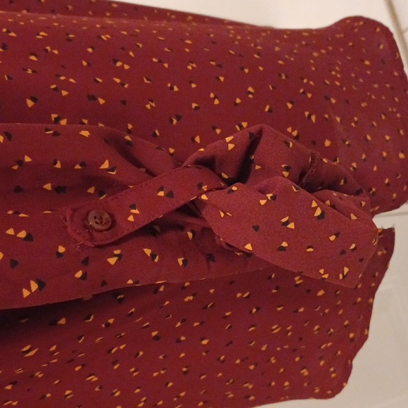 4/$60 Burgundy Geometric Blouse - Size Small - Picture 5 of 6